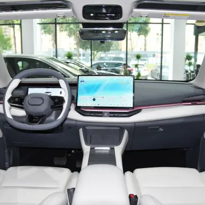 Lynk & Co 06 EM-P