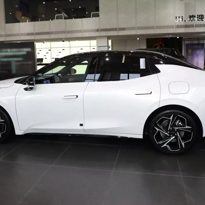 Lynk & Co 07 EM-P