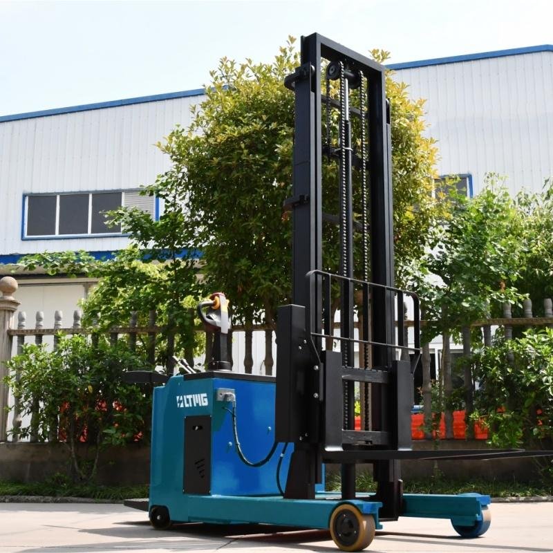 ​​​​​​​TRS15 - 1.5 Ton Electric Reach Truck (stand-on)